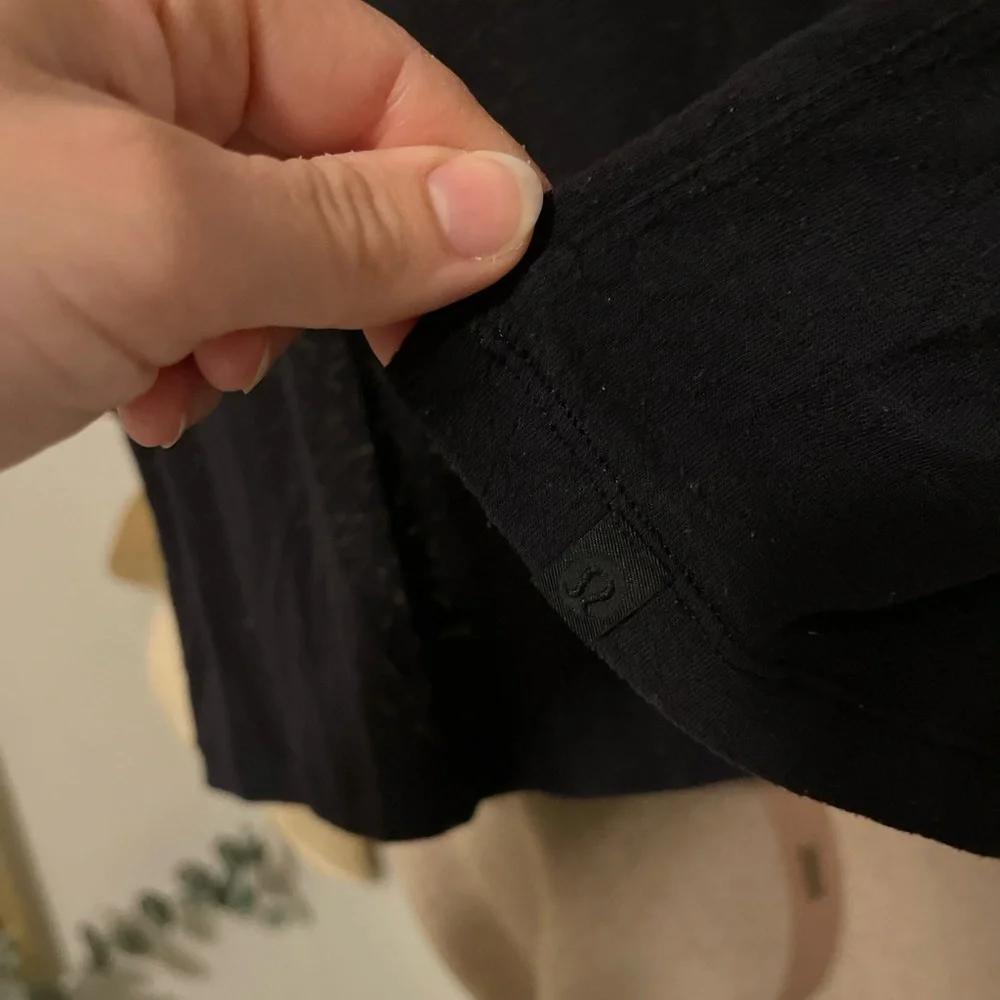 Lululemon Athletica Cropped Shirt - Picture 5 of 5